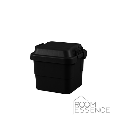 一個黑色方形塑膠收納箱，帶有蓋子和兩個側邊鎖扣。