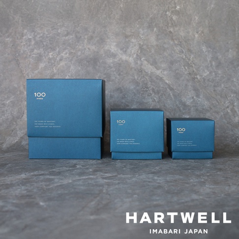 三款深藍色紙盒，分別印有白色「100 HYAKU」字樣及英文說明，精緻包裝呈現。