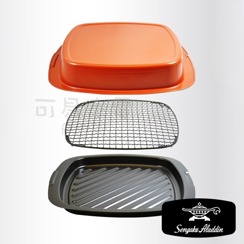 橙色方形烤盤、黑色網狀烤架及黑色烤盤，三件式烤箱配件組。