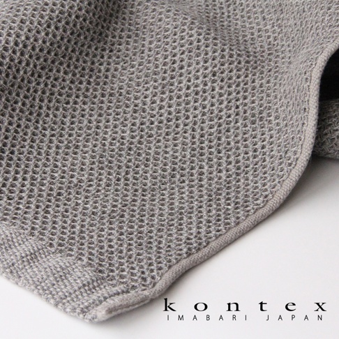 KONTEX imabari japan，灰色網格紋理毛巾，靠近邊緣的織物細節。