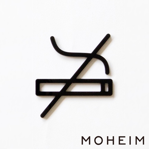 黑色禁煙標誌，由簡約線條構成，包含一個香菸圖案與斜線。