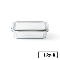方形透明玻璃保鮮盒，配有淺色蓋子，邊緣有密封條。