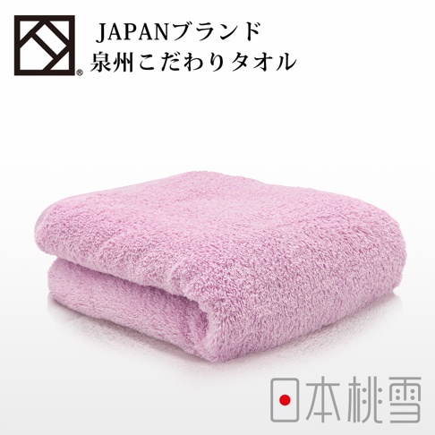 一條粉紅色、加厚的毛巾，材質柔軟，呈現蓬鬆的質感，毛圈明顯。