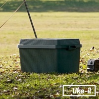 一個深綠色、可疊式波浪紋收納箱，箱蓋為灰色，箱體有垂直紋路，側面有一個提把。