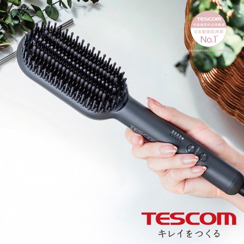 TESCOM 負離子直髪造型梳，黑色，手持展示，帶有溫度設定按鈕和指示燈。