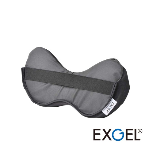灰色汽車用頸墊，由布料製成，設有固定帶，標有「EXGEL」品牌標誌。