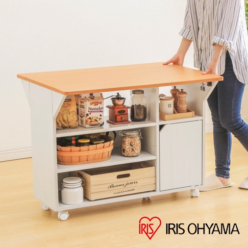 白色四層置物收納推車，頂部為木紋色檯面，設有開放式層架及一扇白色櫃門，推車下方有輪子。