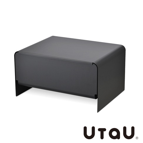 抽屜式多功能收納整理櫃，黑色，帶有圓潤邊緣的簡潔設計，無明顯的抽屜結構，底部有支撐腳。