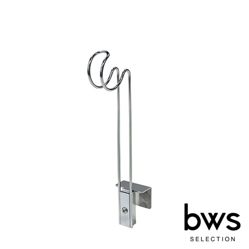這是一款 bws SELECTION 品牌的金屬製懸浮抽屜毛巾掛架，採用銀色鍍鉻質感，設計為直立長條型，上方為圓弧狀的雙環掛鉤，底部附有金屬夾具，可用於固定在抽屜門板上，整體外觀簡約現代，適合廚房或浴室收納使用。