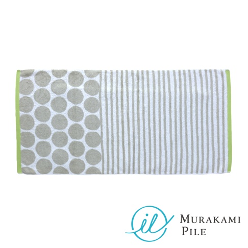 一款村上綿品牌，有圓點和條紋圖案的毛巾，邊緣為淺綠色，下方有品牌標誌和 Murakami Pile 字樣。