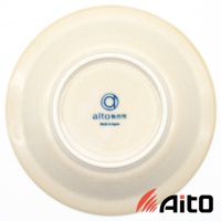 美濃燒葉紋復古溫潤小碗，米白色陶瓷碗，底部有藍色品牌標誌與「Made in Japan」字樣。