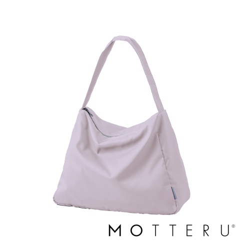 淺灰色輕便摺疊保冷肩背包，帶有銀色拉鍊和同色系肩帶，材質看起來像尼龍或聚酯纖維，包身柔軟有垂墜感，適合日常攜帶。