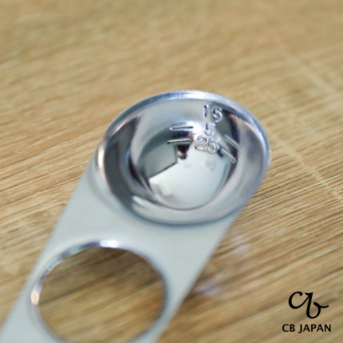 CB JAPAN 的不鏽鋼義大利麵量匙，匙面刻有 5、15、25 的刻度。