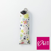 吸水速乾便攜傘套 (短款)，淺色布料印有多彩花鳥圖案，頂部有銀色掛環。