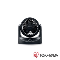 黑色IRIS OHYAMA桌上型空氣循環扇，扇葉和外框皆為黑色塑膠材質，配有可調節的底座和多段風速按鈕。