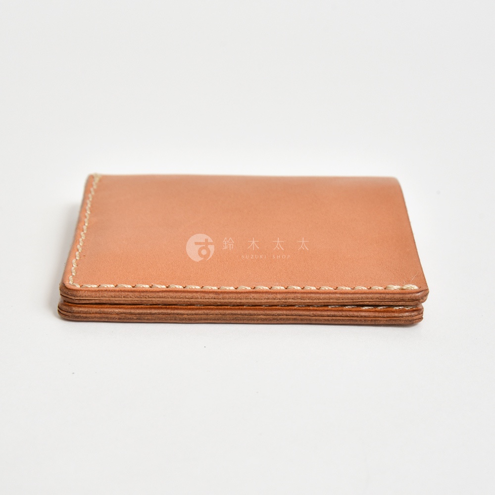 日本HERZ職人手作皮革二折式薄型卡片鈔票夾 WS-6，展示其簡約設計與精緻縫線。