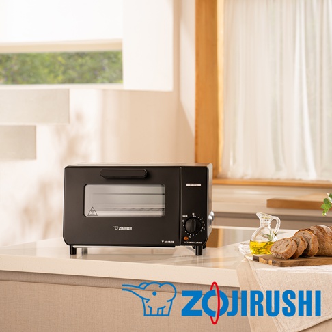 黑色簡約電烤箱，配有玻璃門和銀色把手，右側設有黑色旋鈕和按鈕。