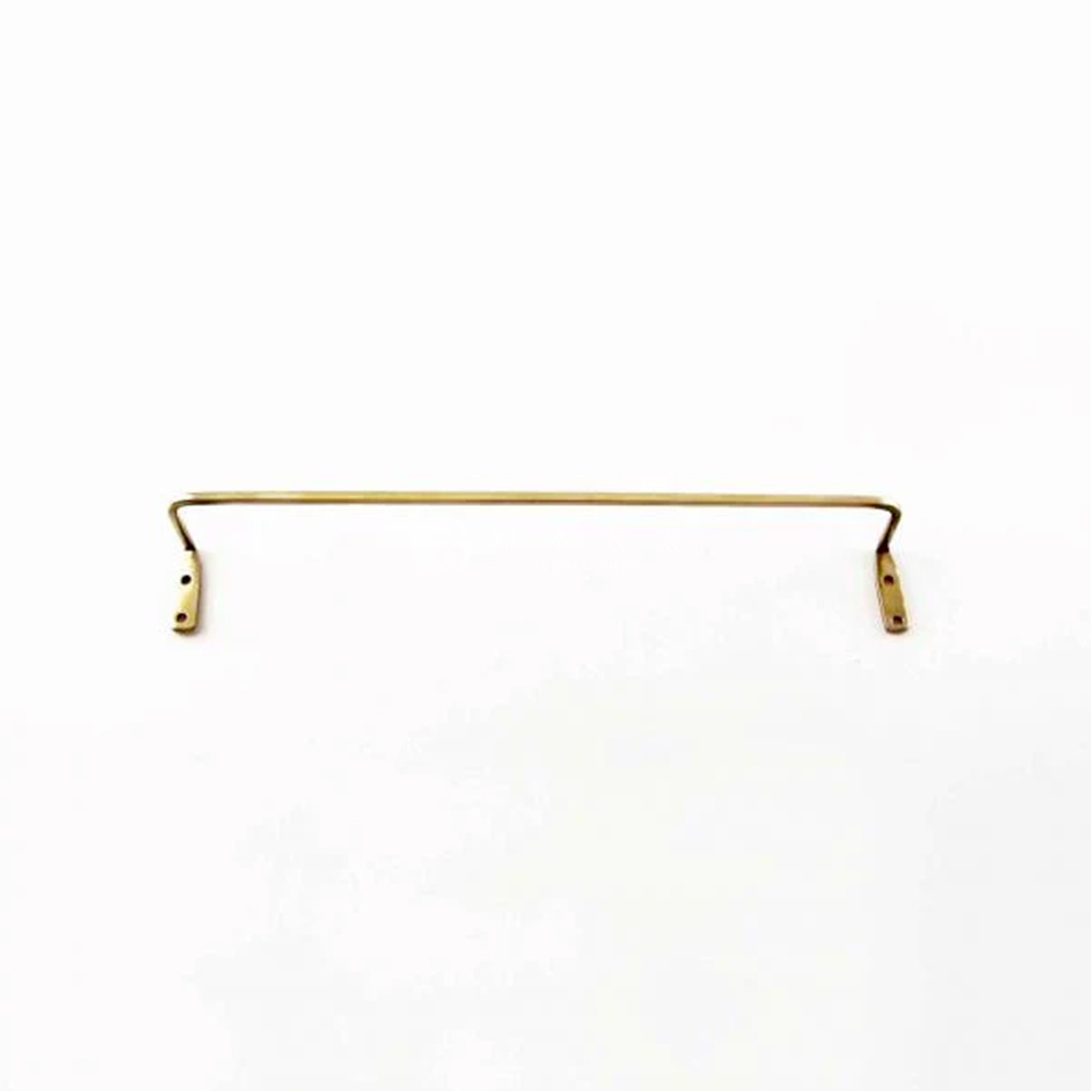 輕奢黃銅單桿毛巾架，黃銅材質，表面光滑，呈線性設計，兩端有安裝孔，可掛置毛巾。