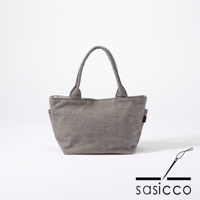 黑白格紋三河木綿刺子織手提托特包，M尺寸，有兩個側袋，搭配品牌logo。