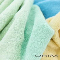 HARUKA今治毛巾，展示了淺綠、薄荷綠、淡藍及鵝黃四種柔和色彩，材質柔軟，紋理清晰可見，呈現舒適的觸感。