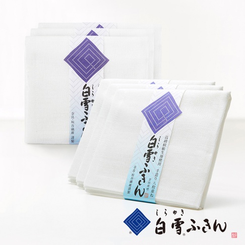 木纖維製成的白色拭巾，共六入。每條拭巾以帶有紫色菱形圖案的標籤捆綁，標籤上印有日文文字。