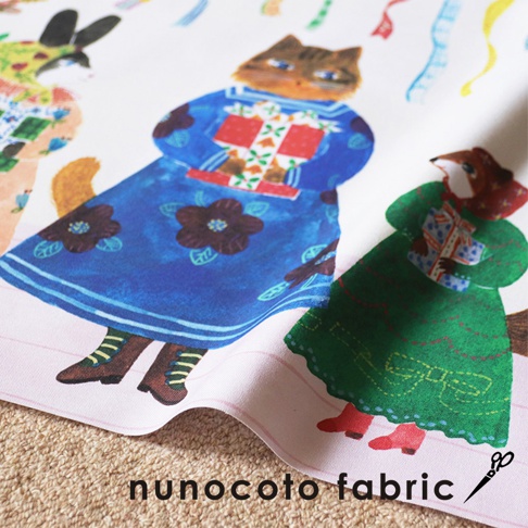 無框帆布藝術海報，描繪兩隻穿著各式服裝的動物，一隻貓穿著藍色連衣裙，另一隻狐狸穿著綠色連衣裙，皆手捧著禮物。海報背景有彩色紙帶裝飾，材質為帆布。