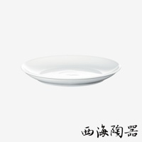 波佐見燒 Common 陶瓷料理盤，18公分，白色，簡約圓形設計，適合日常餐飲使用。