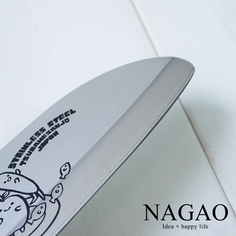 燕三條不鏽鋼兒童學習刀，刀身銀色，印有可愛卡通圖案及「STAINLESS STEEL TSUBAMESANJO JAPAN」字樣。