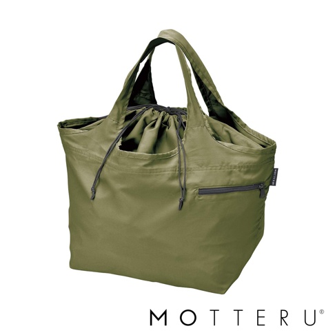 軍綠色大容量束口摺疊環保隨行袋，採用輕便耐用的材質，具有束口設計與側邊拉鍊口袋，適合隨身攜帶。