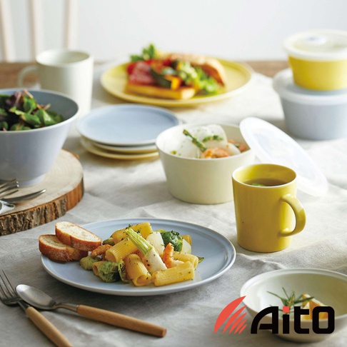 Ciel 美濃燒簡約素雅附蓋保鮮碗，展示了淺藍色、淡黃色和淺灰色共三色，碗身為陶瓷材質，搭配透明蓋子。