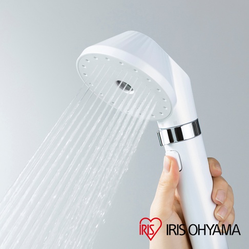 IRIS OHYAMA MICOLA 超微細泡蓮蓬頭，水流從蓮蓬頭噴出，由手持蓮蓬頭。