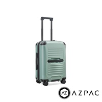 霧綠色 20 吋 ABS 材質行李箱，配備煞車、防爆拉鍊、可伸縮拉桿和四個萬向輪。箱體正面有橫向壓紋和黑色提把，以及 AZPAC 品牌標誌。