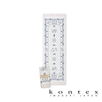 白色毛巾，印有深藍色自行車圖案與「ROAD BIKE」字樣，長條形設計，材質為棉，觸感柔軟，另有一條折疊展示的同款小毛巾。