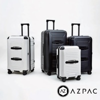 四個 AZPAC Trucker 旅行箱，兩個白色，兩個黑色，皆為硬殼材質，配備可伸縮拉桿和萬向輪。