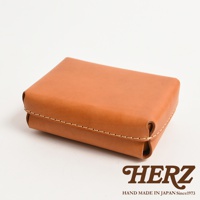 職人手作皮革小物收納盒，採用 tan 色皮革，雙層設計，車線明顯，質樸耐用。