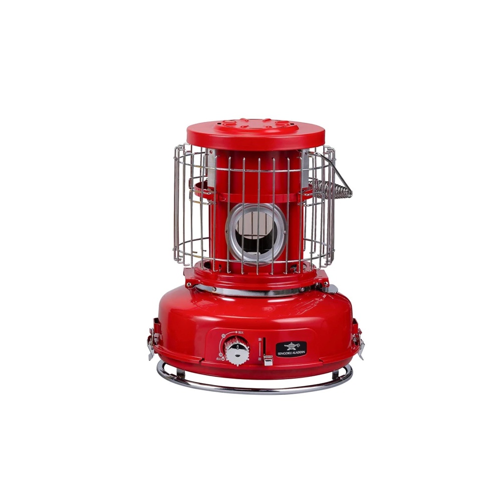 紅色卡式瓦斯暖爐，配有銀色金屬防護網罩，頂部有提把。爐體下方有黑色旋鈕和指示刻度，以及品牌標誌。