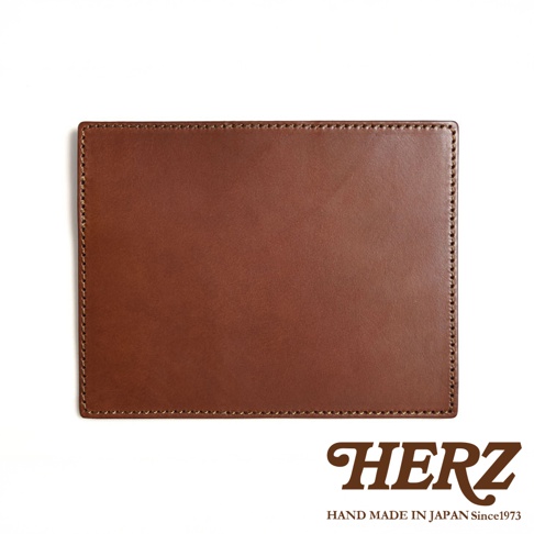 職人手作皮革輕便記事本書套，經典棕色，採用高品質皮革製作，車縫線整齊，簡約設計，適合放入記事本。