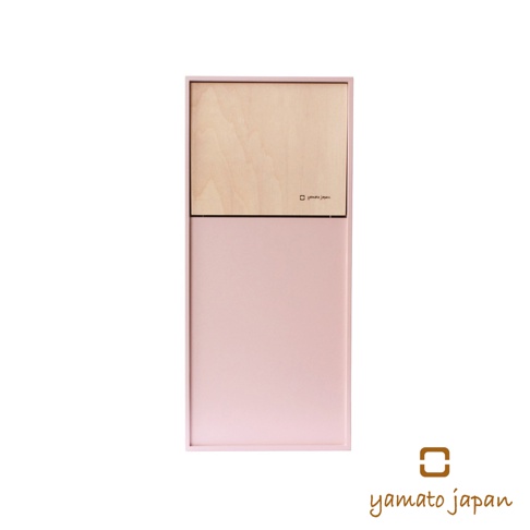 DOORS mini 迷你垃圾桶，上半部為淺木色木製面板，印有「yamato japan」標誌，下半部為粉紅色金屬外殼，整體為長方形設計。