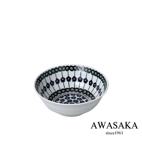 白色陶瓷湯碗，內側有黑色線條繪製的放射狀花卉圖案，花朵為紫色，搭配綠色圓點裝飾，底部有重複的花卉圖案。