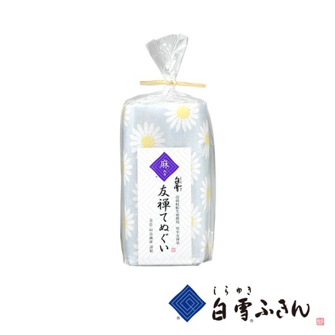 淺藍色長拭巾，印有白色小雛菊圖案，以透明塑膠袋包裝，上方以麻繩綁緊。包裝上有日文標籤，顯示產品資訊。