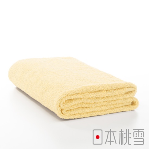 淡黃色飯店浴巾，材質柔軟，對折整齊。