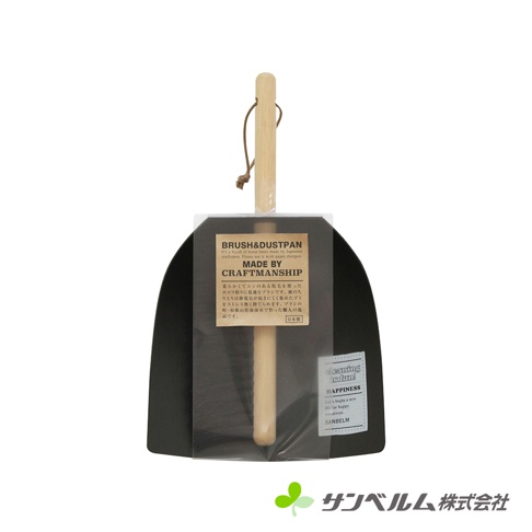 圖片文字：BRUSH&DUSTPAN It's a brush of horse hairs made by Japanese craftsmen. Please use it with paper dustpan. MADE BY CRAFTSMANSHIP 柔らかくてコシのある馬毛を使ったホコリ取りに最適なブラシです。紙のちりとりは静電気が起きにくく集めたゴミをストレス無く捨てられます。ブラシ
