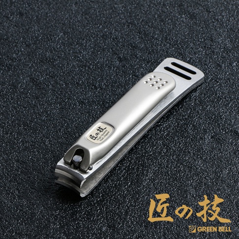 銀色不鏽鋼材質的小型曲刃指甲剪，帶有防滑壓紋和日文「匠の技」標誌。