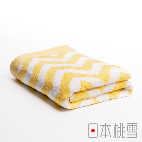 今治北歐浴巾，淡黃色與白色交織的鋸齒狀條紋，材質柔軟，對折置於白色背景上。