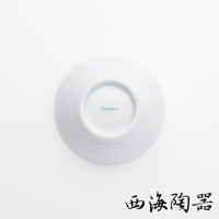 白色陶瓷飯碗底部，印有「Common JAPAN」字樣。