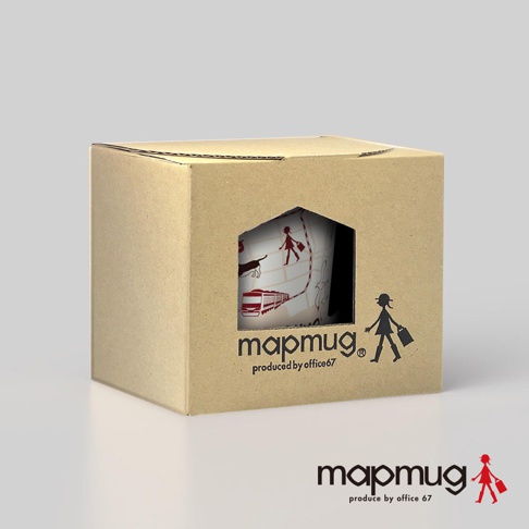 紙盒內露出一個白色馬克杯，杯身繪有手繪風格的東京地圖，並有紅色小人、狗和火車圖案。