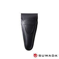 黑色皮革製的 SUWADA 指甲剪保護套，帶有品牌壓印和固定綁帶。