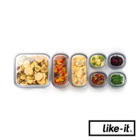 透明玻璃材質的密封保鮮盒，內含不同種類的食物，包含切片馬鈴薯、蔬菜燉肉、雞蛋料理、花椰菜、綜合莓果和四季豆。