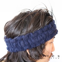 深藍色毛巾材質髮帶，質地柔軟，配戴於額頭，有效固定髮絲。