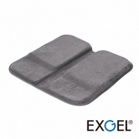 灰色摺疊坐墊，表面有細小透氣孔，採用柔軟材質，尺寸為 L。